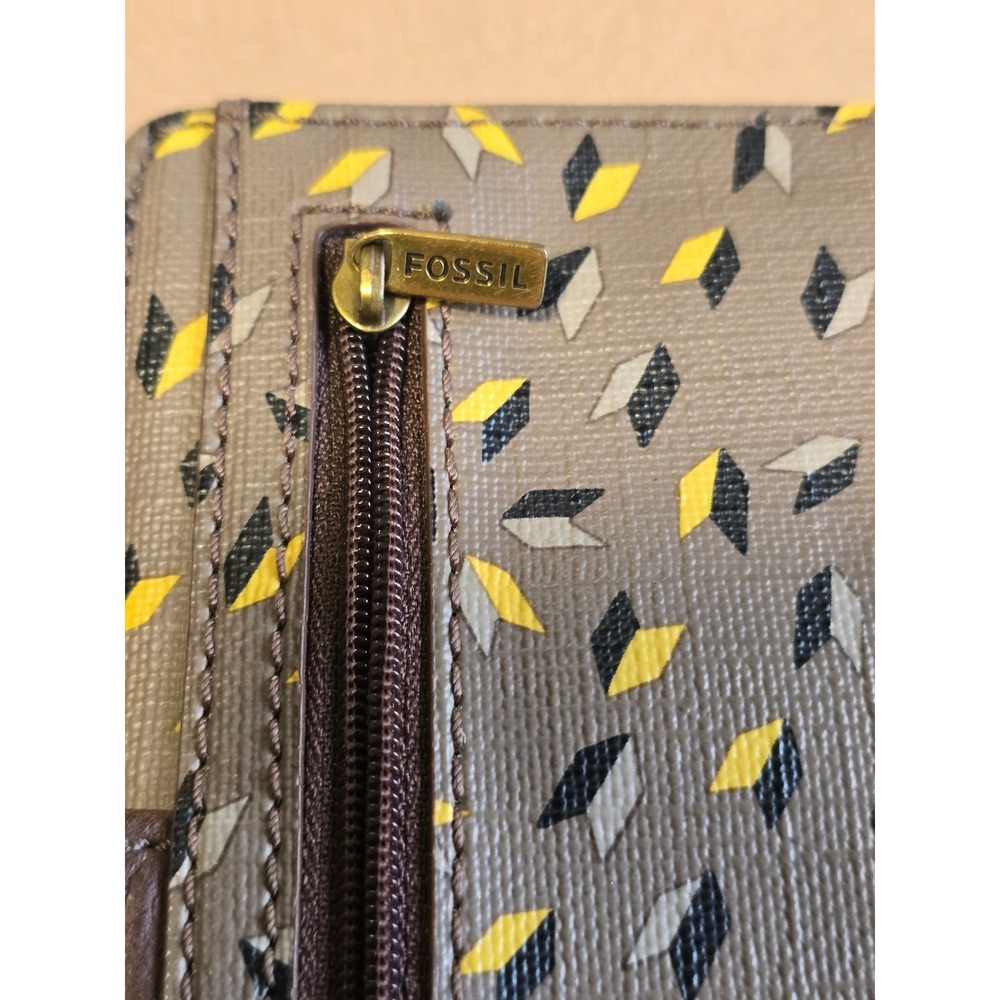 Fossil‎ Grey Geometric Print Slim Bifold Wallet Yellow Diamond Snap Closure - Picture 11 of 11